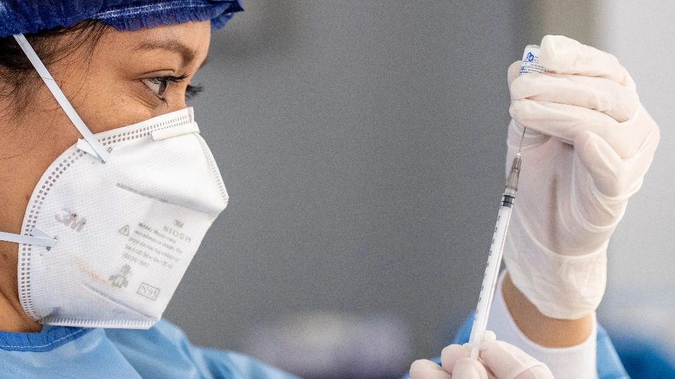 Încă un pas în lupta cu COVID-19: Sanofi va cere aprobarea vaccinului său pe bază de PROTEINE. Ce EFICIENȚĂ are