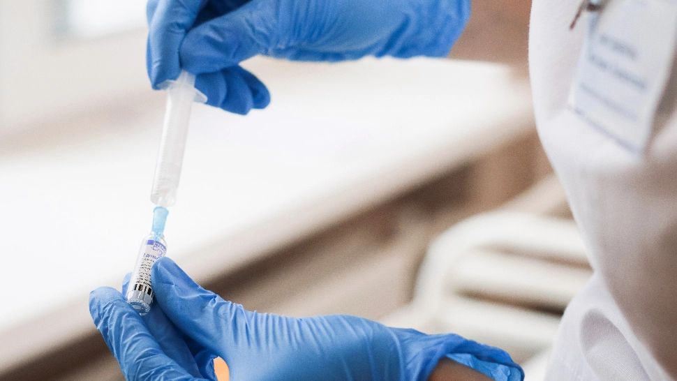 BILANȚ vaccinare 2 februarie. Numărul românilor care au făcut booster-ul a depășit pragul de 2,4 milioane. Câte reacții adverse au fost raportate