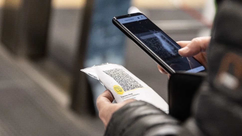 O nouă premieră românească în Italia. Un român, prima persoană condamnată pentru un certificat fals de vaccinare