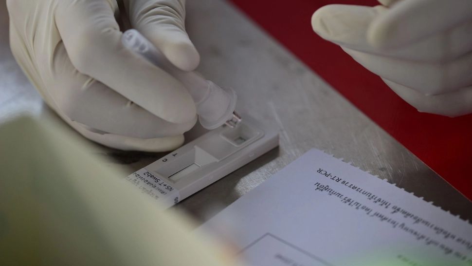 De ce iese NEGATIV testul Covid chiar dacă ai simptome clare? Medicii, puși în dificultate de acest detaliu 