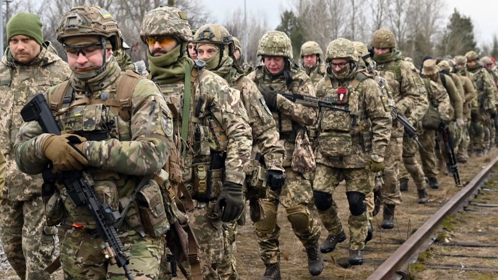 Ministrul ucrainean de Externe: Țara stă cu ambele picioare pe pământ și continuă să se apere singură