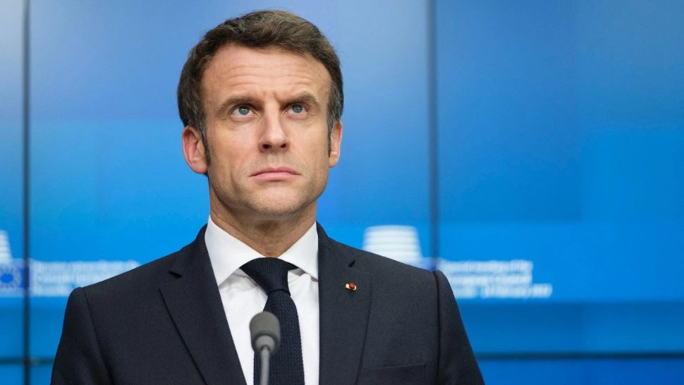  Emmanuel Macron îşi electrizează trupele cu un miting uriaş