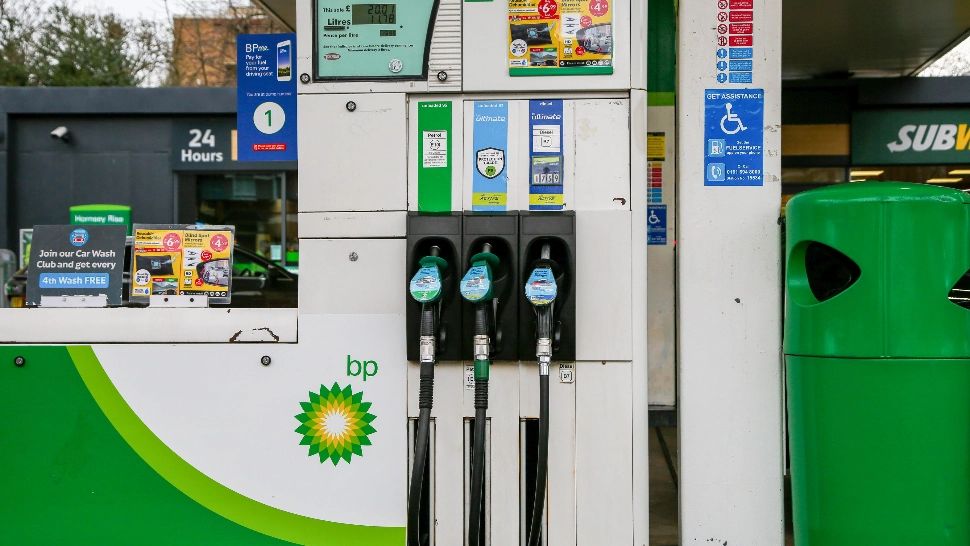 Gigantul petrolier BP va renunța la pachetul de acțiuni pe care le deținea la compania rusă Rosneft, după invazia în Ucraina