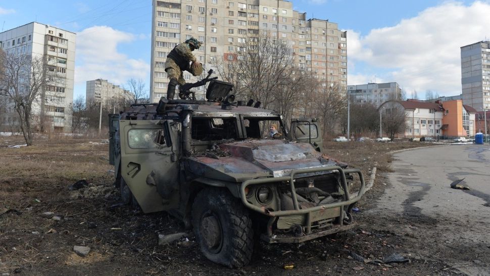 Bombardamentele continuă în Ucraina: încă un bloc de locuințe, lovit de o rachetă - VIDEO