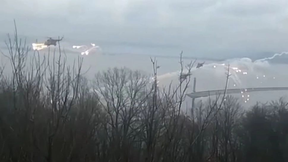 VIDEO | Forţele ruse au cucerit un aeroport militar situat în apropiere de Kiev. Ce promite președintele Ucrainei