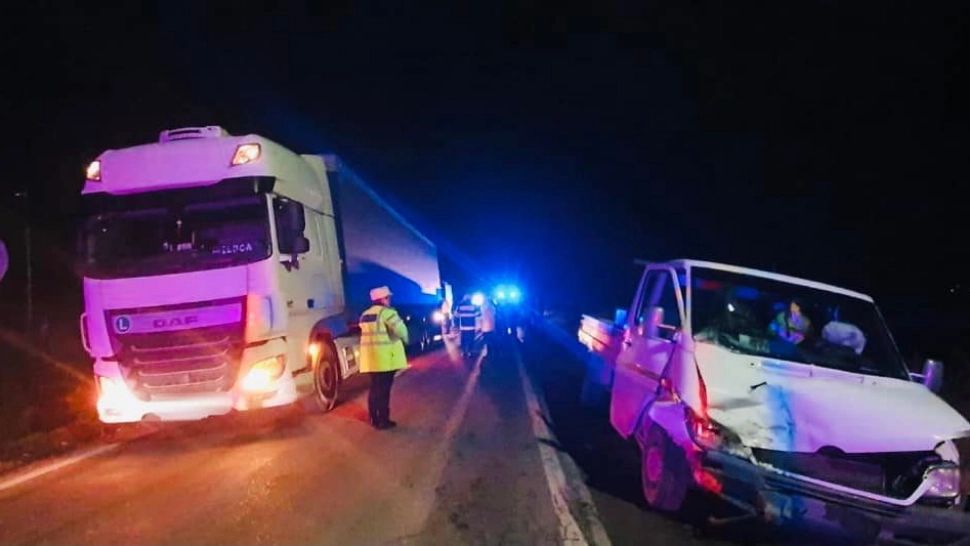 Carambol pe DN 22B, în Brăila. 5 mașini au fost implicate, doi oameni sunt răniți