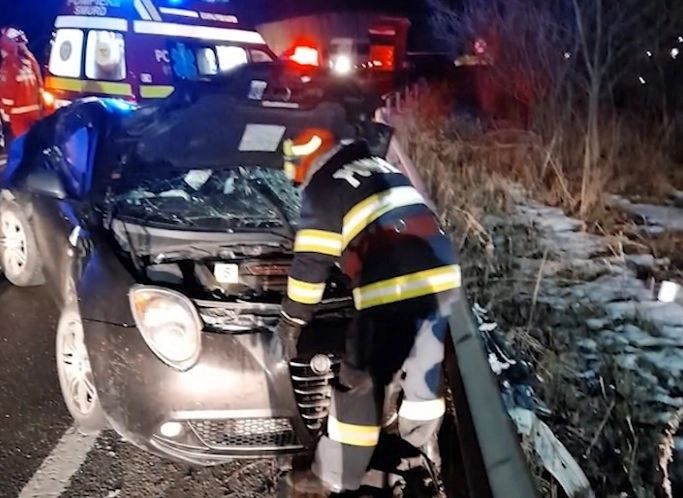 Tragedie pe DN19, în Maramureș. O persoană a murit, iar o alta a ajuns la spital, în urma coliziunii între două mașini