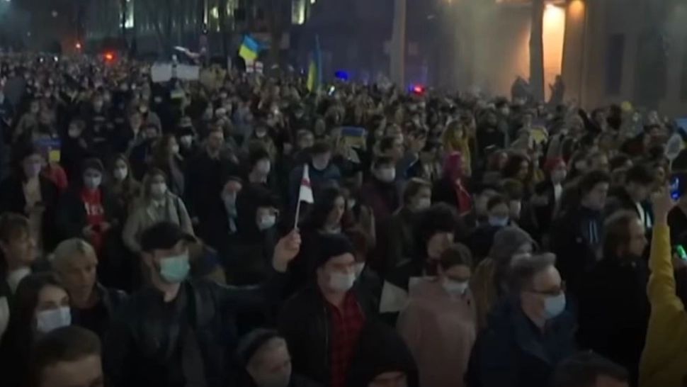 VIDEO | Proteste uriașe în Georgia. Oamenii au ieșit pe străzi și cer pace