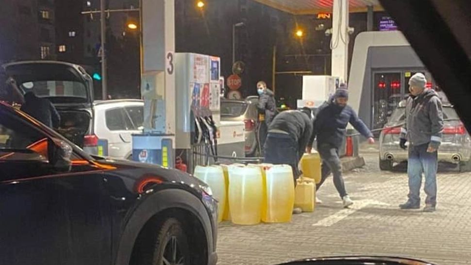 Criza carburanților. Polițiștii și cei de la Protecția Consumatorului, în control la benzinăriile din Alba