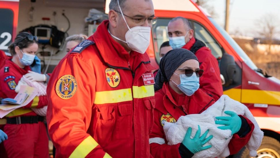 Misiune contracronometru de salvare a 2 bebeluşi de naţionalitate română din Ucraina
