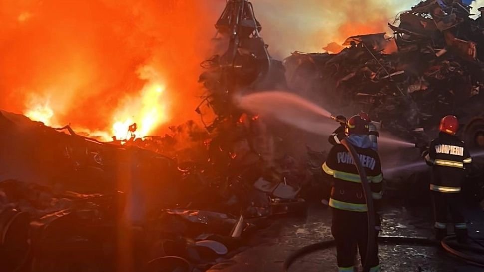 GALERIE FOTO Incendiul de la Remat Glina s-a soldat doar cu pagube materiale. Anunțul Prefecturii Ilfov