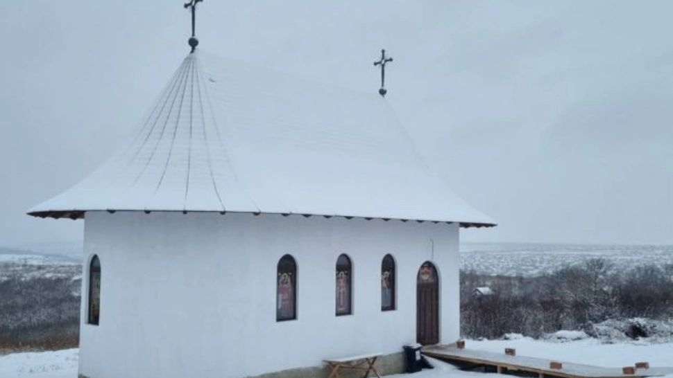 Cum a fost furat un clopot de 300 de kg, inscripționat cu numele lui Iustin Pârvu - Hoții sunt căutați de câteva zile