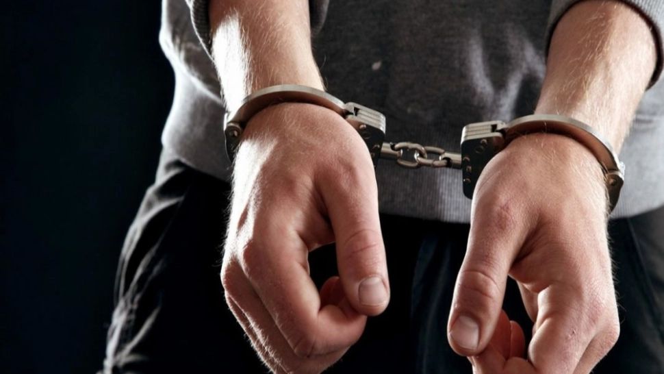 Minor de 16 ani, ARESTAT după ce a bătut un copil şi i-a luat banii