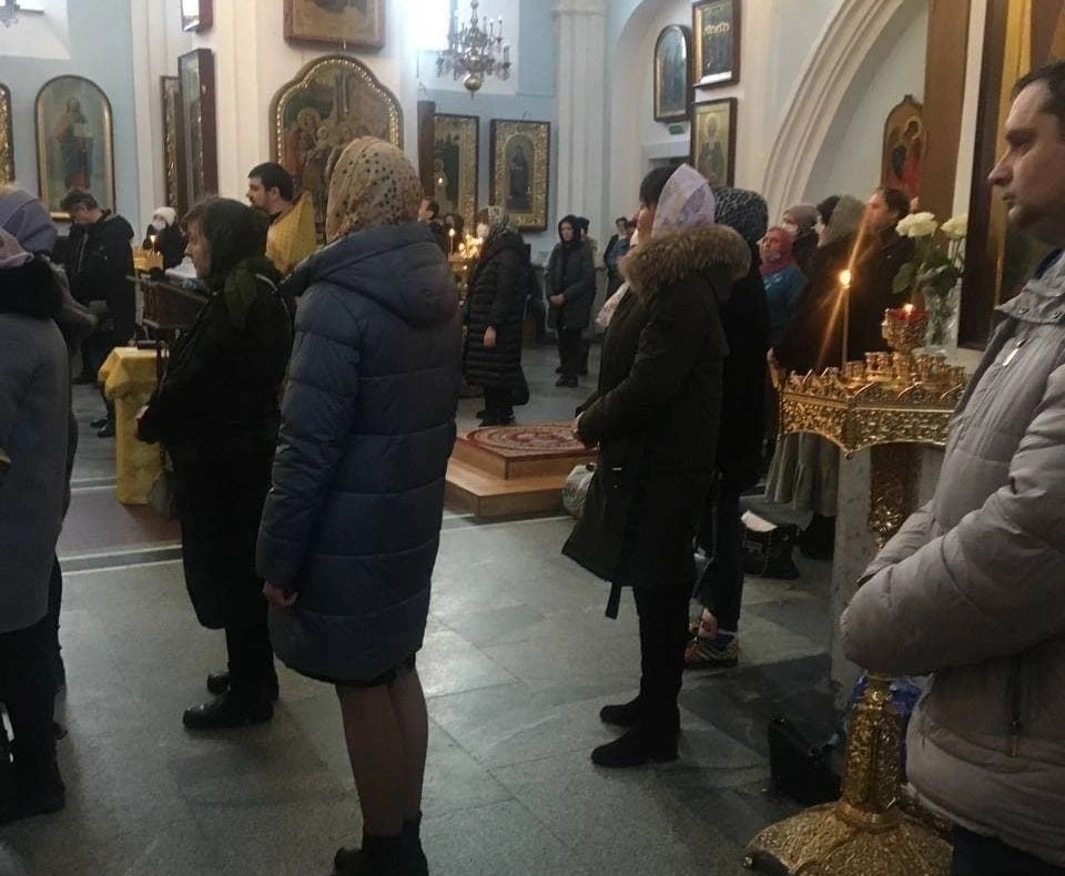 Mamelor soldaților belaruși au venit să se roage pentru pace, dar au fost ARESTATE, la Minsk! Orașul, survolat de elicoptere