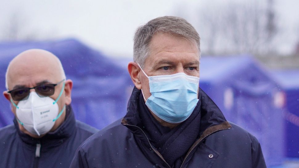 Klaus Iohannis, în vizită la tabăra mobilă de refugiați de la Vama Siret: Situația va continua destul de mult și complicațiile se vor agrava