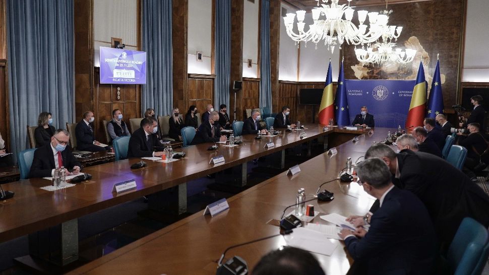 SURSE: Miniștrii lui Ciucă, chemați la RAPORT. Liberalii vor "CAPUL" titularilor cu restanțe: ce "CARTE" joacă PSD