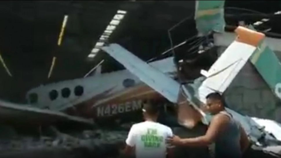 VIDEO | Tragedie în Mexic, după ce un avion s-a prăbușit peste un magazin! 3 morți și 5 răniți