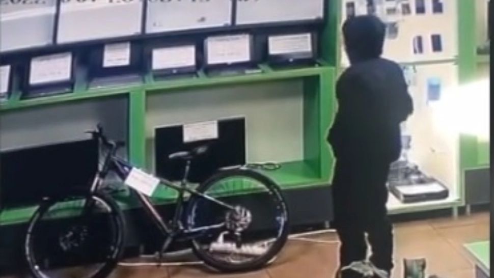 Un tânăr de 17 ani, hoț deghizat în refugiat ucrainean