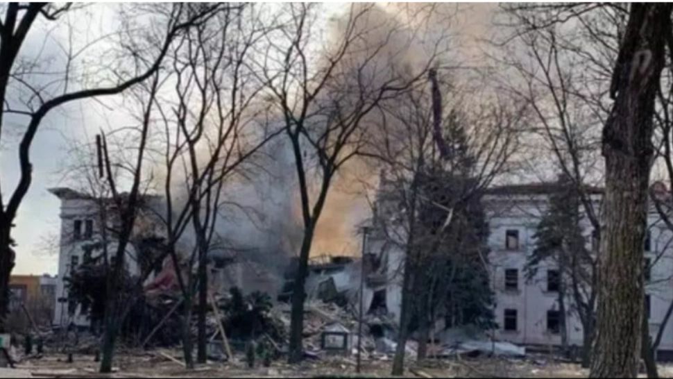 300 de persoane am MURIT după atacul asupra teatrului din Mariupol! Primele SECUNDE după bombardamente - imagini DRAMATICE  