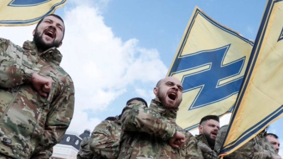 Luptătorii Regimentului Azov DISTRUG pe bandă rulantă tehnica militară rusă. Deviza sub care luptă: "Mariupol este Ucraina!" 