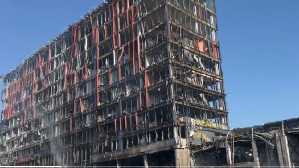 Mall din Kiev, transformat într-un maldăr de moloz, în urma unei EXPLOZII soldate cu 6 morți. Atacul, DELIBERAT, susțin analiștii politici