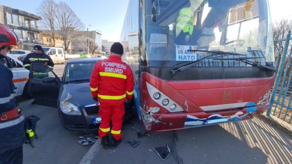 Accident în județul Constanța, un autobuz cu însemnele US Army și NATO a lovit 2 autoturisme