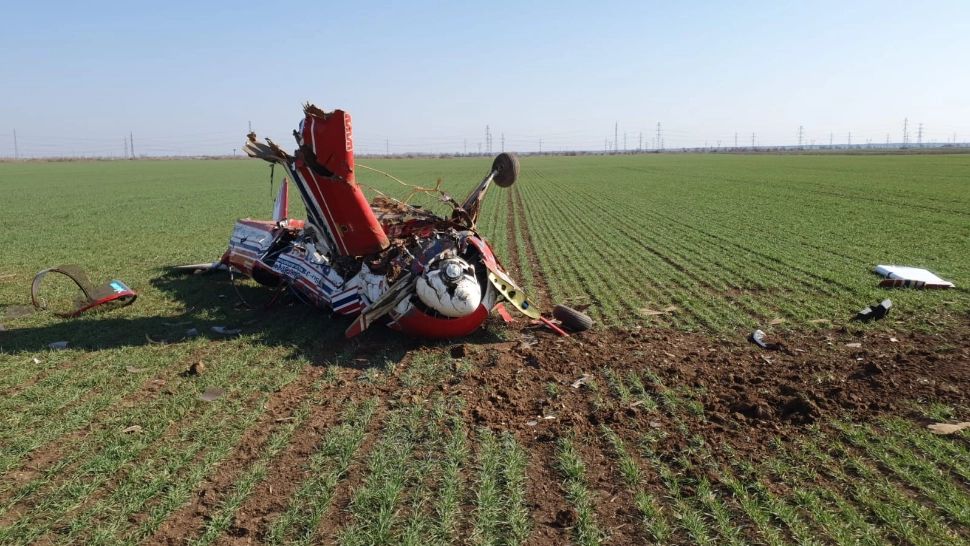 Un avion de acrobație s-a prăbușit, în Prahova! Pilotul a MURIT