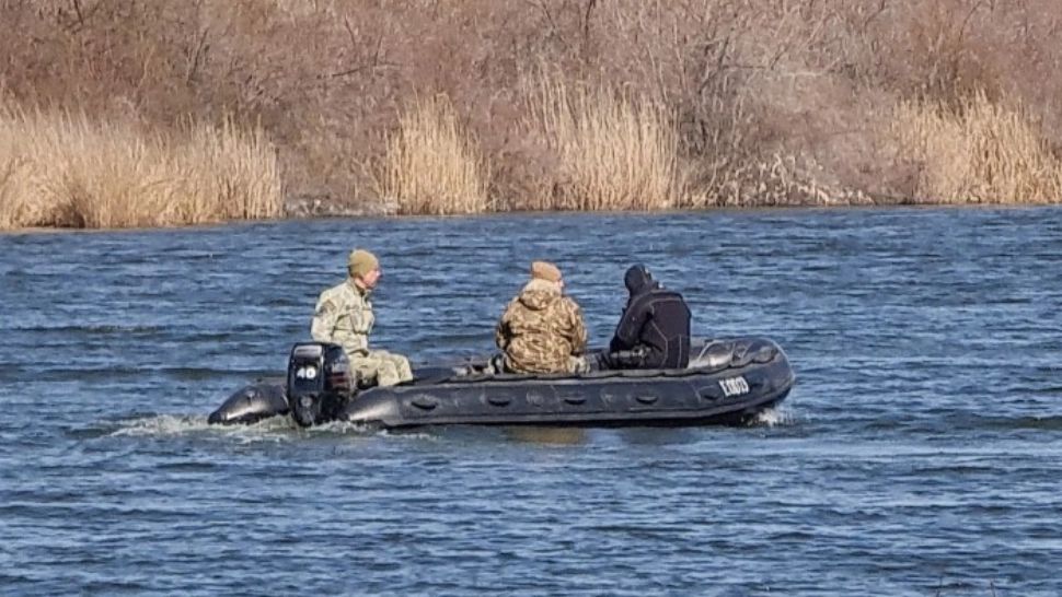 Mitraliera Kalașnikov furată din Constanța, de negăsit! Scafandrii militari au căutat-o și în Dunăre - FOTO&VIDEO