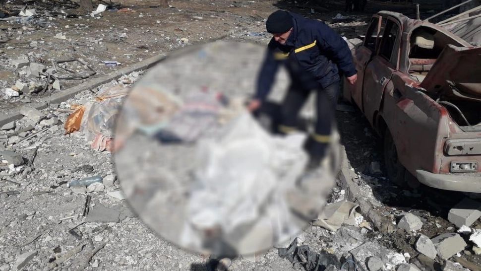 O familie cu trei copii a murit la Cernihov în urma unui atac aerian rusesc (FOTO)