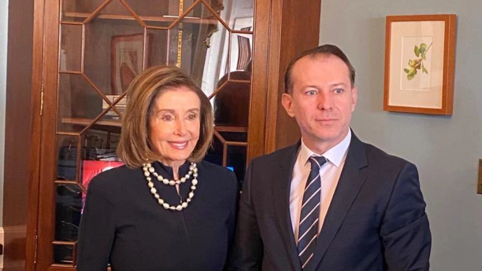 Florin Cîțu a discutat cu Nancy Pelosi, la Washington, despre vizele pentru SUA ale românilor 