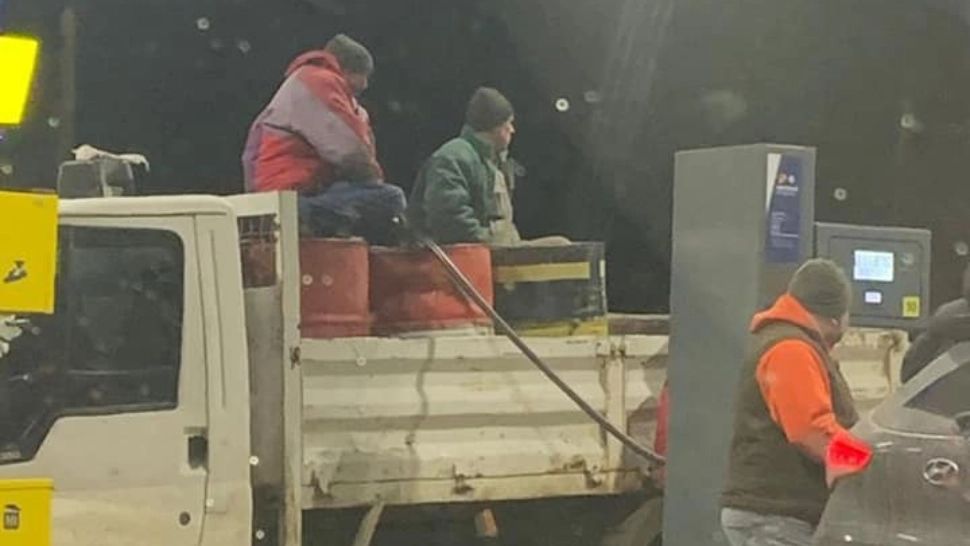 VIDEO Isteria scumpirii carburanților a paralizat România miercuri seară