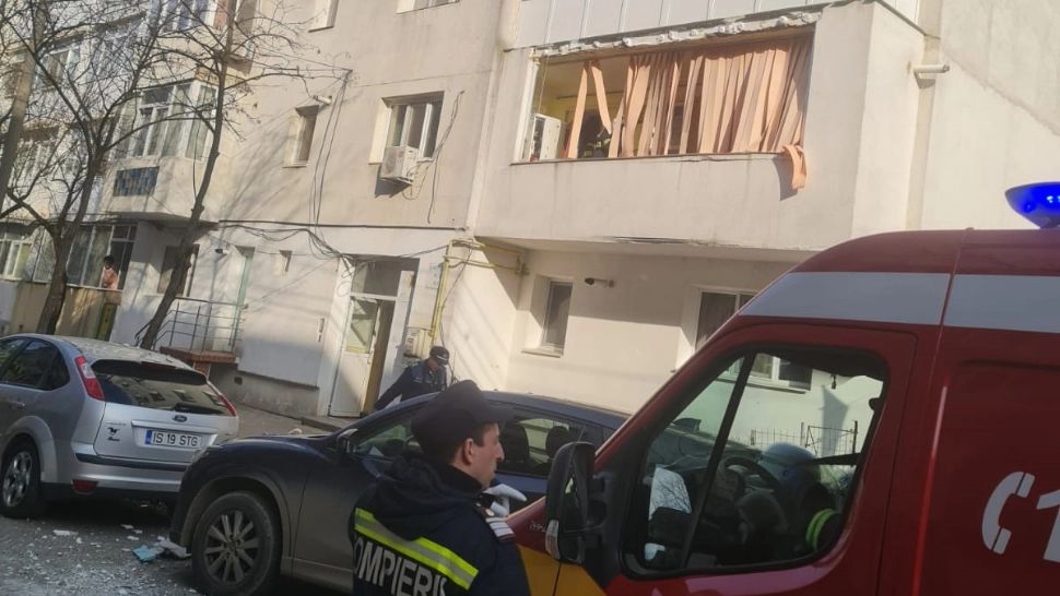 EXPLOZIE într-un cartier din Iași. Un bărbat a suferit arsuri pe piept și la cap (FOTO)