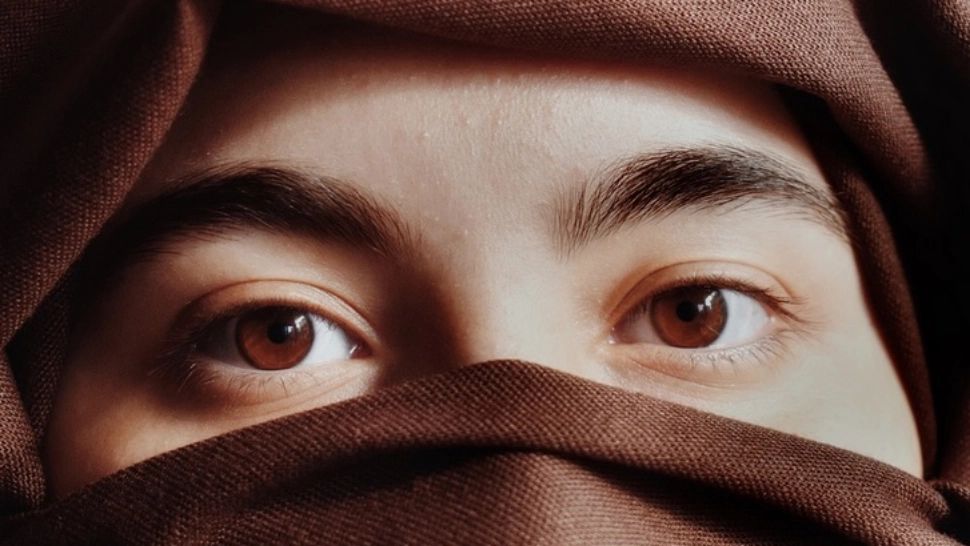 Femeia și-a dat vălul jos după 19 ani în care și-a ascuns fața. Toată lumea a rămas șocată - FOTO