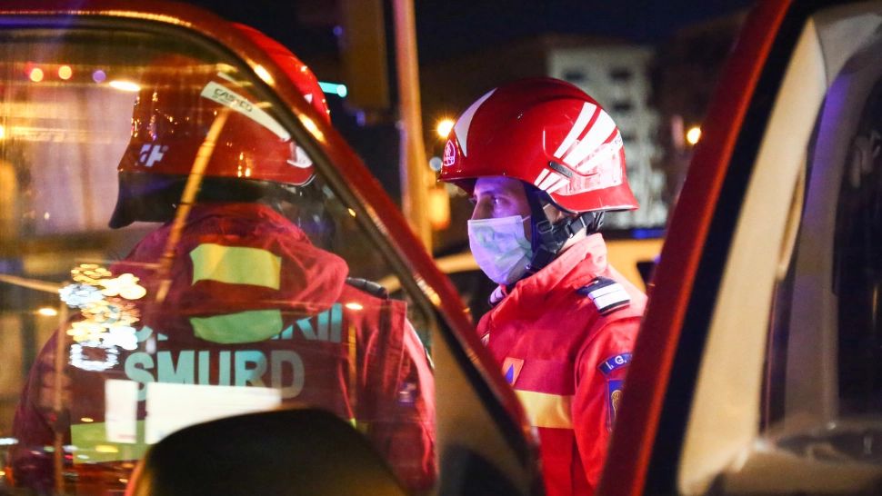 Circulaţie oprită pe autostrada A1, după ce un incendiu de vegetaţie uscată a izbucnit în apropiere