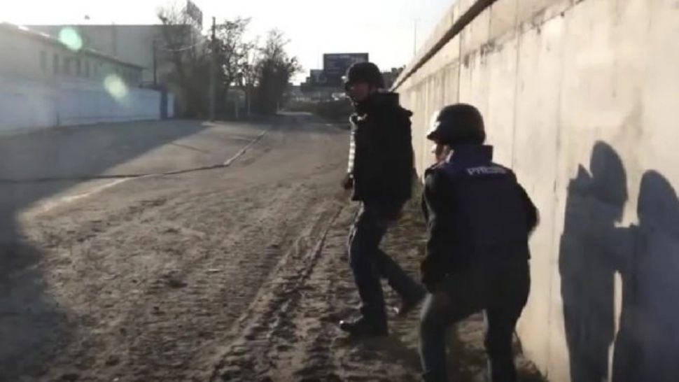 Jurnaliști britanici, răniți de ruși în Bucha, Ucraina