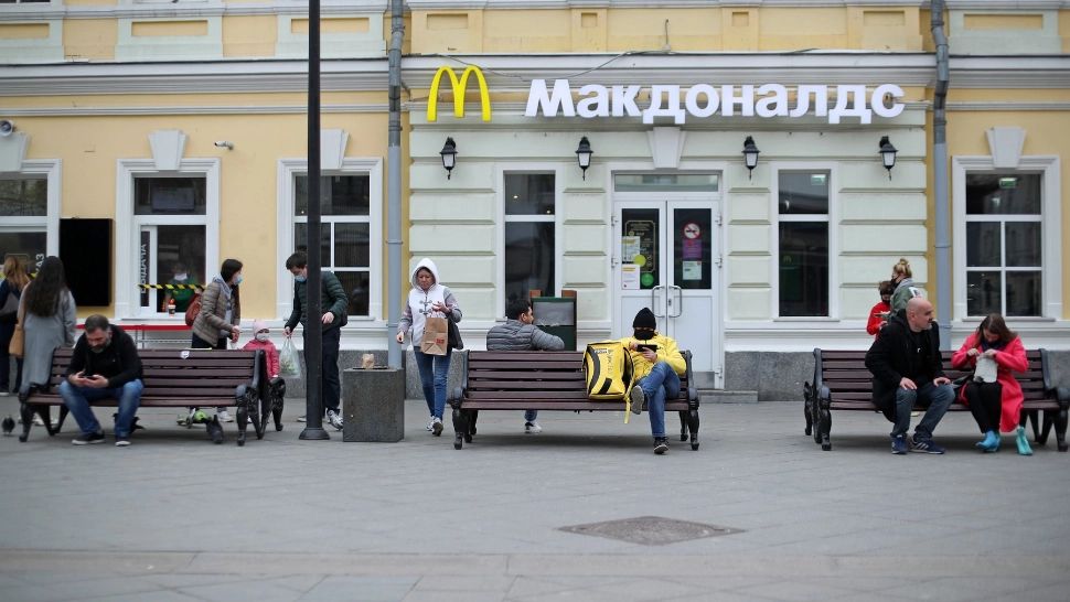 Cozi interminabile la restaurantele McDonald's din Rusia, după anunțul închiderii acestora