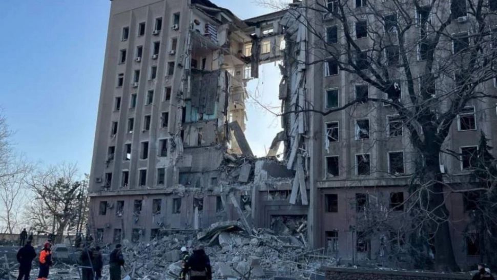 Cum arată clădirea administrativă din Nikolaev, unde 16 oameni au murit în urma unui bombardament al rușilor (FOTO)