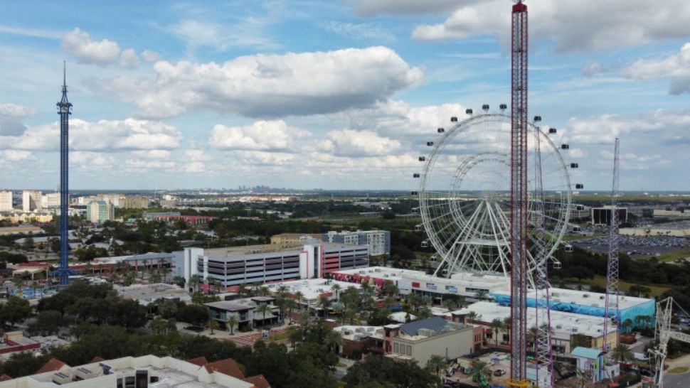 Un adolescent a murit după ce a căzut din cel mai înalt turn de cădere liberă din lume