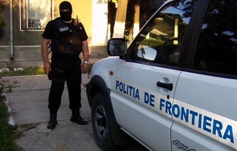 Un cuplu de ucraineni a încercat să intre în România cu peste 1,6 milioane de dolari. Ce au descoperit în Vama Albița 