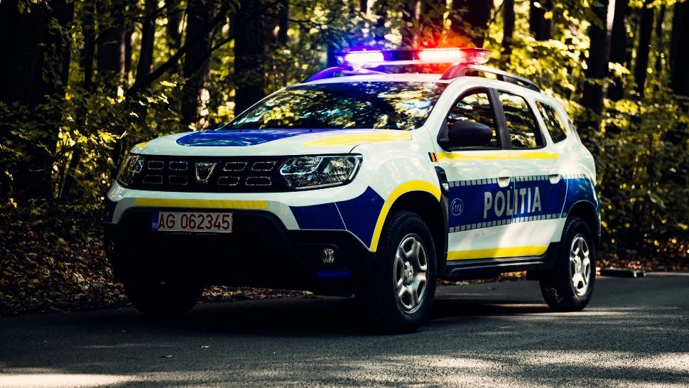 Copil de 12 ani, lovit de o mașină de poliție pe o trecere de pietoni din Bistriţa-Năsăud! A fost deschis un dosar penal