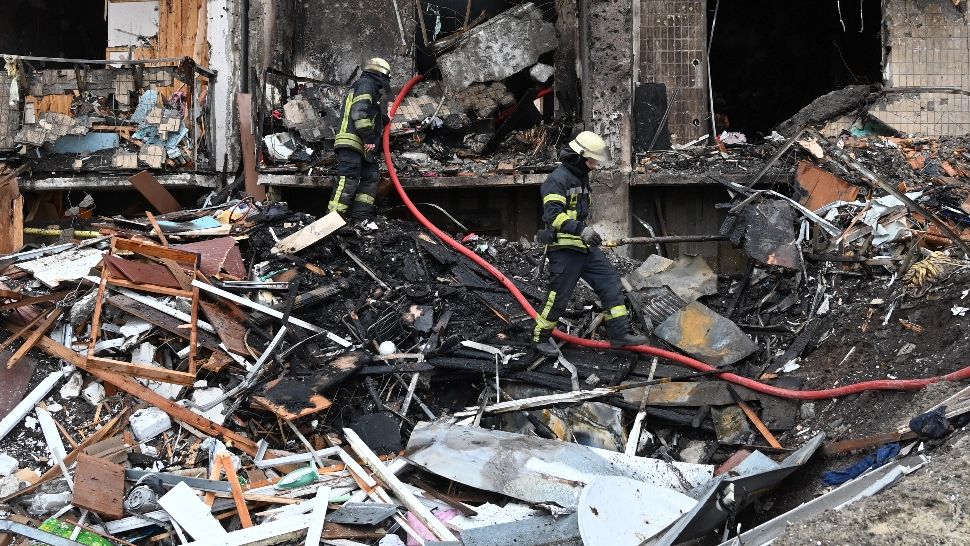 Imagini cumplite din Ucraina. Fiul care și-a văzut tatăl ucis de ruși - Ploaie de gloanțe