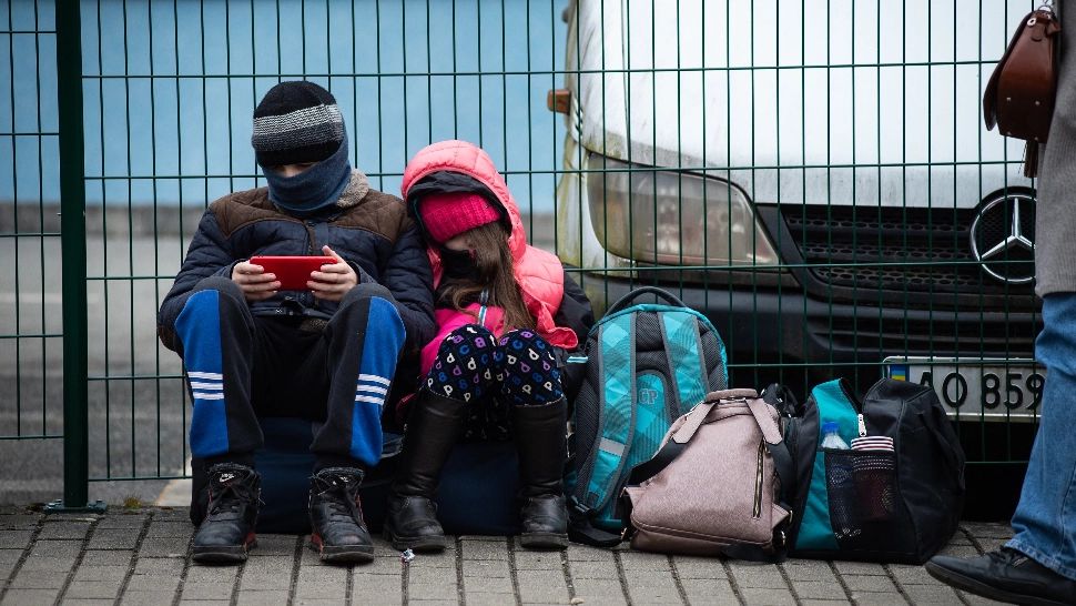 Poveste de pe front. Doi soți, pompieri în Ucraina, și-au trimis copiii în casa unei angajate a ISU Suceava