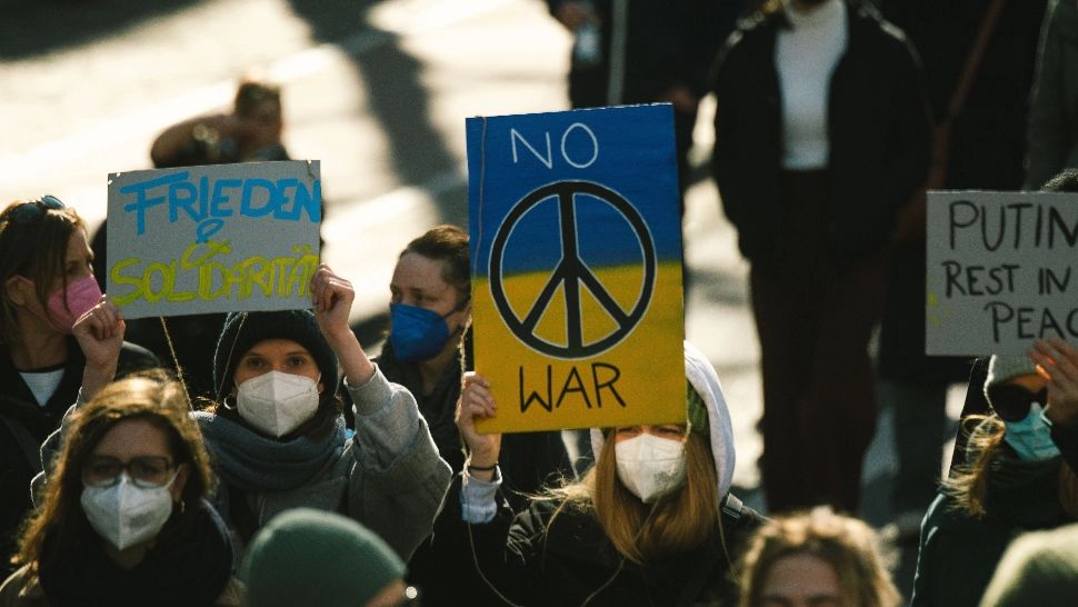 Cum fentează rușii cenzura pentru a protesta. Apel la adunare prin mesaje codate