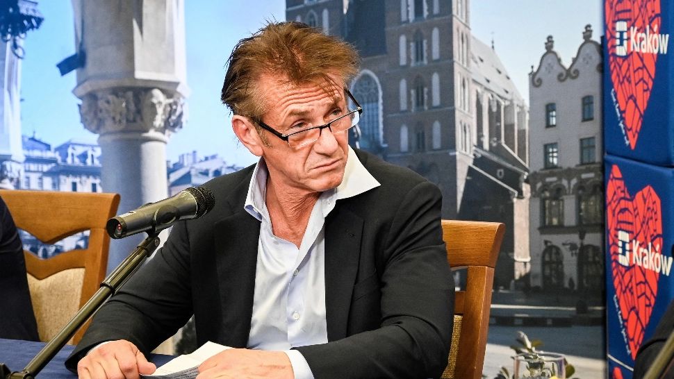 Actorul american Sean Penn oferă sprijin refugiaților ucraineni din Polonia