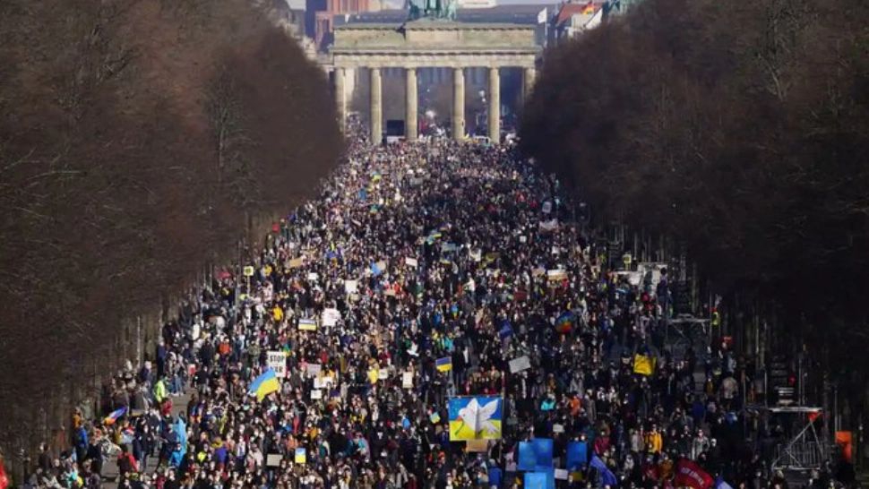 IMAGIN fabuloase cu protestul germanilor împotriva războiului din Ucraina - Aproape 30.000 de oameni, la Berlin