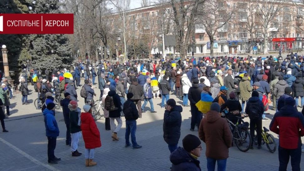 VIDEO Proteste în mai multe orașe ucrainene aflate sub ocupația trupelor rusești