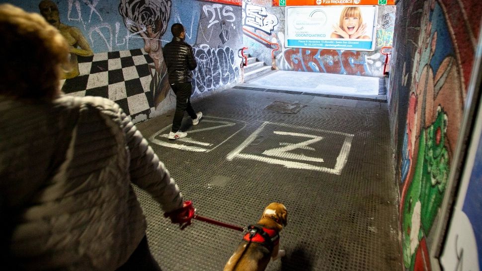 Se înmulțesc intimidările împotriva rușilor care susțin cauza Ucrainei. Uşi marcate cu „Z” şi inscripţii antisemite