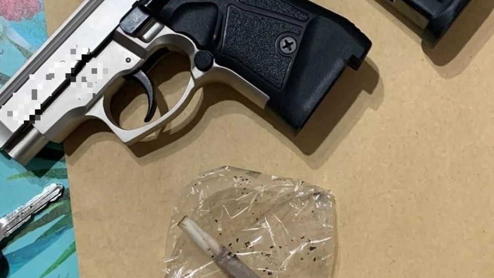 FOTO Percheziții la traficanții de DROGURI de mare risc, înainte de 1 mai: 14 persoane au fost reținute. Ce s-a întâmplat cu "marfa"