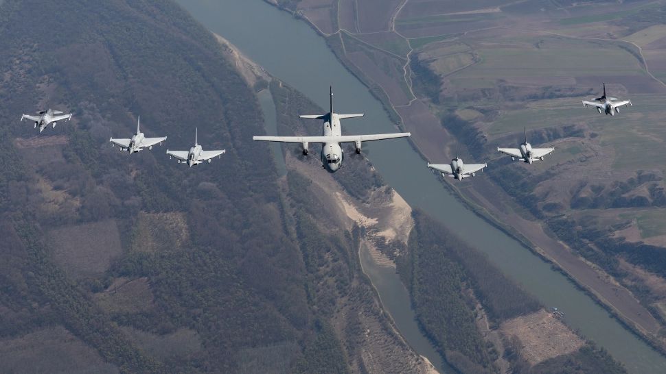  "Ciocnire" între forțele NATO și cele rusești! Avioanele NATO au decolat de patru ori în 20 de zile pentru a intercepta avioane de război ale Moscovei - presă