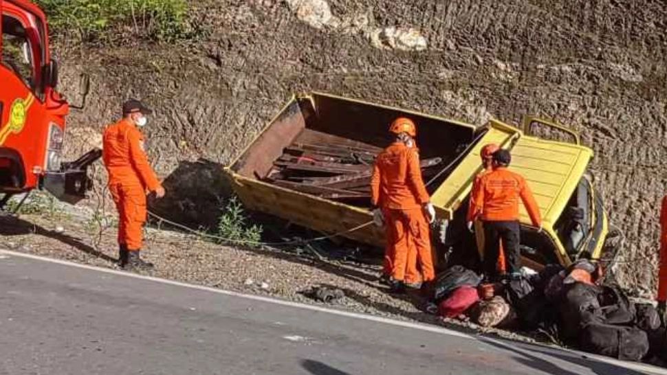 Accident înfiorător în Indonezia - Au murit cel puțin 16 persoane, printre care și un copil